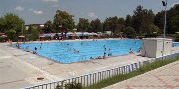 Škola plivanja na zaječarskom bazenu (VIDEO)