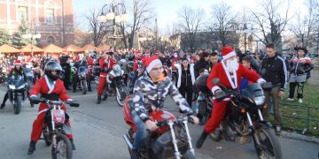 “Moto Deda Mraz” i ove godine darivao male Zaječarce (VIDEO)