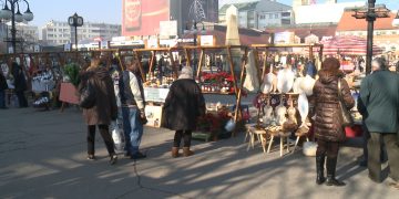 Na zaječarskom Trgu oslobodjenja počeo Novogodišnji bazar (VIDEO)