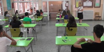 Malu maturu u Knjaževcu polagalo oko 200 svršenih osmaka (VIDEO)
