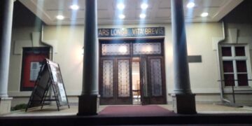 Četvrto festivalsko veče: Predstava ,,Nije smrt biciklo (da ti ga ukradu)”