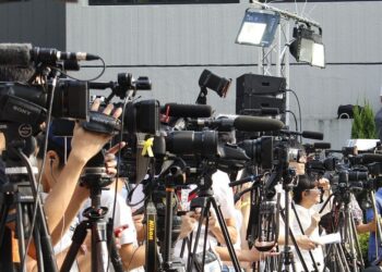 UNS i SINOS traže da se predsednik Vučić izvini novinaru RTS-a