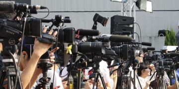 UNS i SINOS traže da se predsednik Vučić izvini novinaru RTS-a