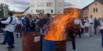 U Zlotu održana tradicionalna Bakljada – običaj koji slavi život i zajedništvo