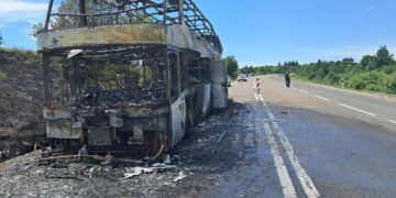 Kod Boljevca izgoreo autobus, učenici uspeli da se spasu