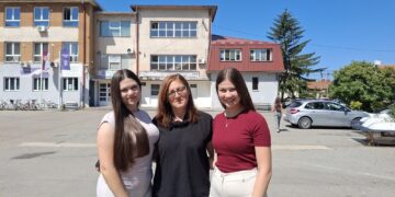 Teodora i Marija prve na Državnom takmičenju iz istorije (VIDEO)