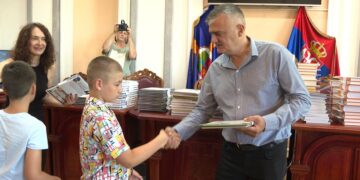 Nagrađeni najbolji učenici zaječarskih osnovnih i srednjih škola