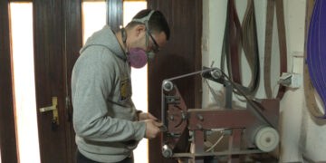 Nemanja Milojević izrađuje noževe (VIDEO)