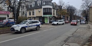 Sudar dva putnička automobila u ulici Ljube Nešića