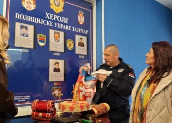 U Zaječaru otkriveno spomen obeležje stradalim policajcima (VIDEO)