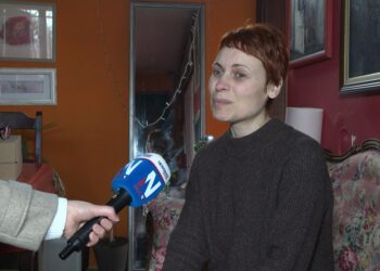 Profesorka likovnog iz Zaječara vodi tešku borbu – pomozimo Saneli da dobije terapiju (VIDEO)