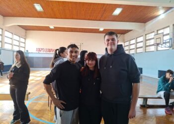 „Igraj za Đuriće“: Srednjoškolci u Zaječaru prikupljali pomoć za porodicu kojoj je izgorela kuća