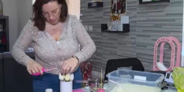 Čarolija voska iz Zaječara: Žaklina pretvara svoj hobi u male umetničke poklone (VIDEO)