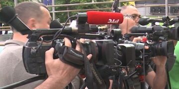 SRG: Informacije i brojevi telefona za podršku novinarima i medijima na dan izbora