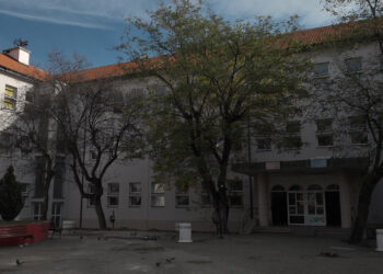 U borskoj školi pronađene dve ručne bombe, evakuisano oko 500 đaka