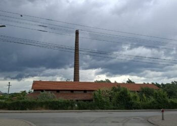 Miniranje i rušenje dimnjaka stare ciglane