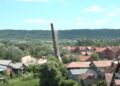 Srušen dimnjak stare ciglane u Vlačiću (VIDEO)