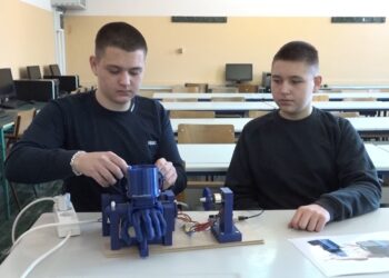 Inovacija učenika Tehničke škole: „Pametni rukav“ za mirnu ruku (VIDEO)