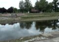 Uklonjen drveni pešački most na Popovoj plaži u Zaječaru zbog sanacije (VIDEO)