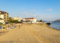 Novi suncobrani i ležajke na plaži u Kladovu