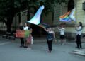 Prajd karavan uz policiju i protivnike skupa