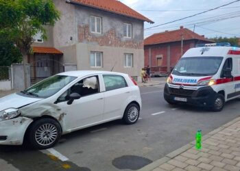 Sudar automobila u Zaječaru, jedna osoba prevezena u Zdravstveni centar