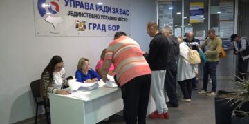 Iz gradskog budžeta u Boru svim domaćinstvima po 25 hiljada dinara (VIDEO)
