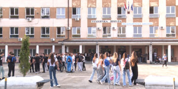Školska godina počela i za učenike Tehničke škole u Zaječaru, bez obzira na to što nije postavljen direktor (VIDEO)