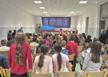 Predstavnici „Dečijeg centra“ odigrali predstavu „Neću da odrastem“ u Zaječaru