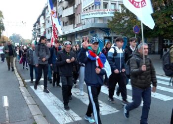 Studenti sa istoka pešice krenuli na predizborni miting liste “Studentska lista – Studenti pobeđuju” u Beogradu (VIDEO)